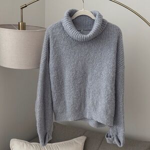 525 Soft Gray Turtleneck Sweater